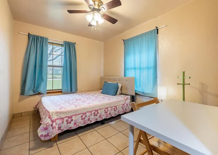 Private Retreat Shady Oak Backyard, Petfriendly Сasa de vacaciones *