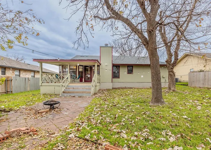 Private Retreat Shady Oak Backyard, Petfriendly