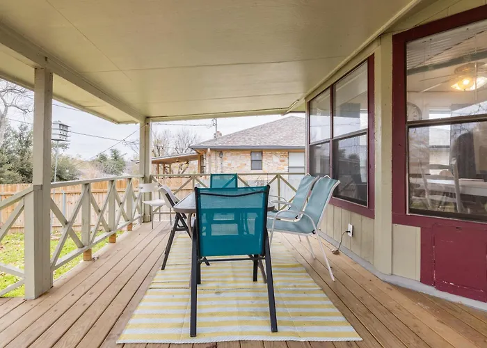 Private Retreat Shady Oak Backyard, Petfriendly Сasa de vacaciones *