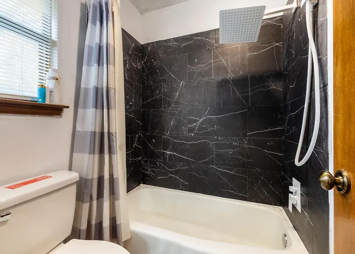 Сasa de vacaciones Private Retreat Shady Oak Backyard, Petfriendly *