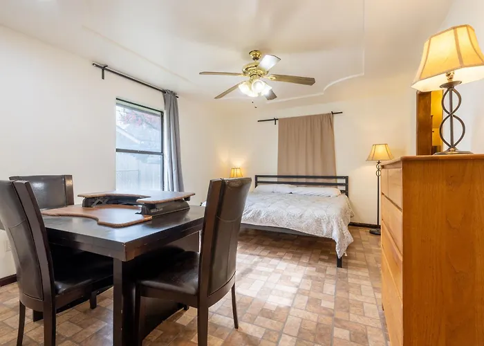 Сasa de vacaciones Private Retreat Shady Oak Backyard, Petfriendly