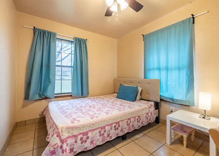 Private Retreat Shady Oak Backyard, Petfriendly Сasa de vacaciones Round Rock