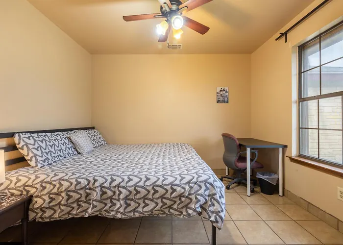 Private Retreat Shady Oak Backyard, Petfriendly
