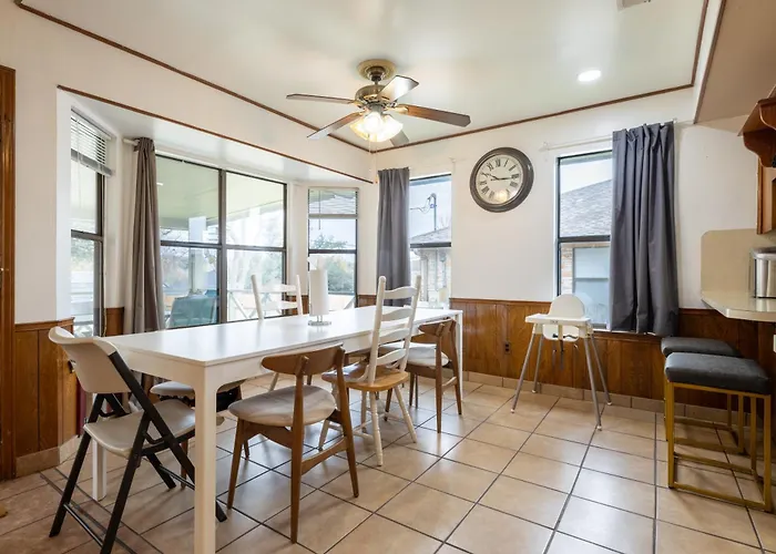 Private Retreat Shady Oak Backyard, Petfriendly Сasa de vacaciones Round Rock