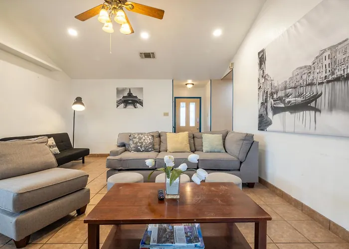 Private Retreat Shady Oak Backyard, Petfriendly