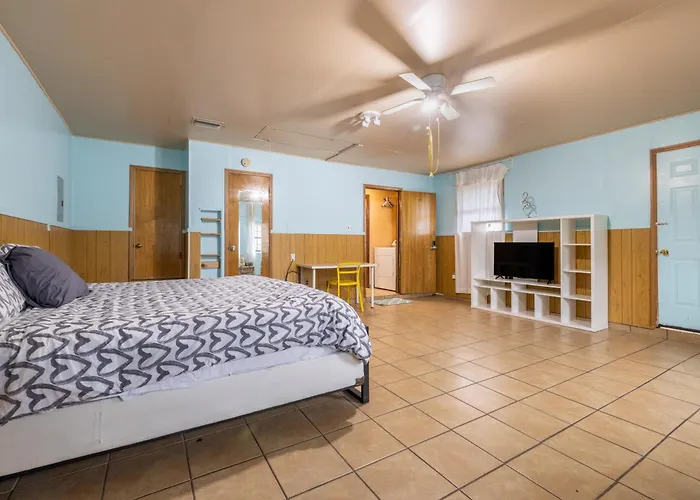 Private Retreat Shady Oak Backyard, Petfriendly Сasa de vacaciones *