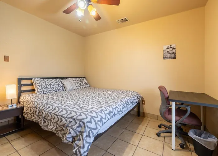 Private Retreat Shady Oak Backyard, Petfriendly Round Rock