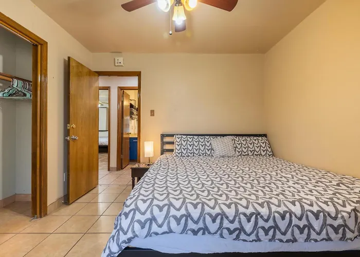 Сasa de vacaciones Private Retreat Shady Oak Backyard, Petfriendly