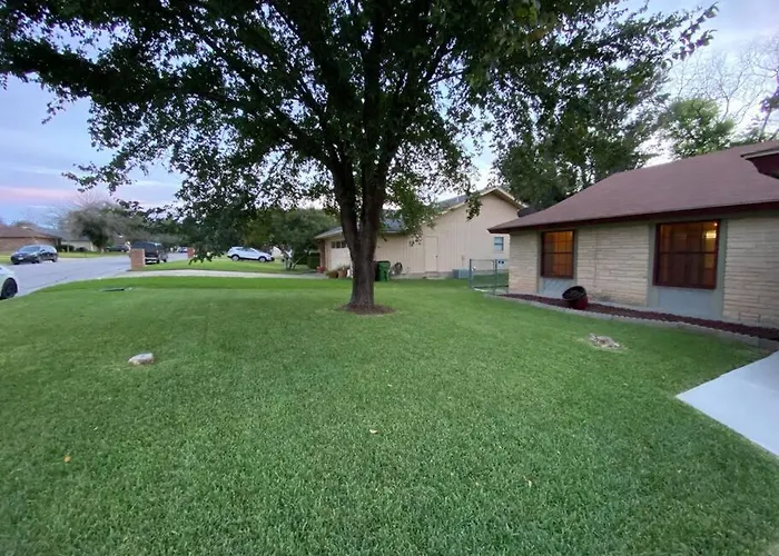 Сasa de vacaciones Private Retreat Shady Oak Backyard, Petfriendly